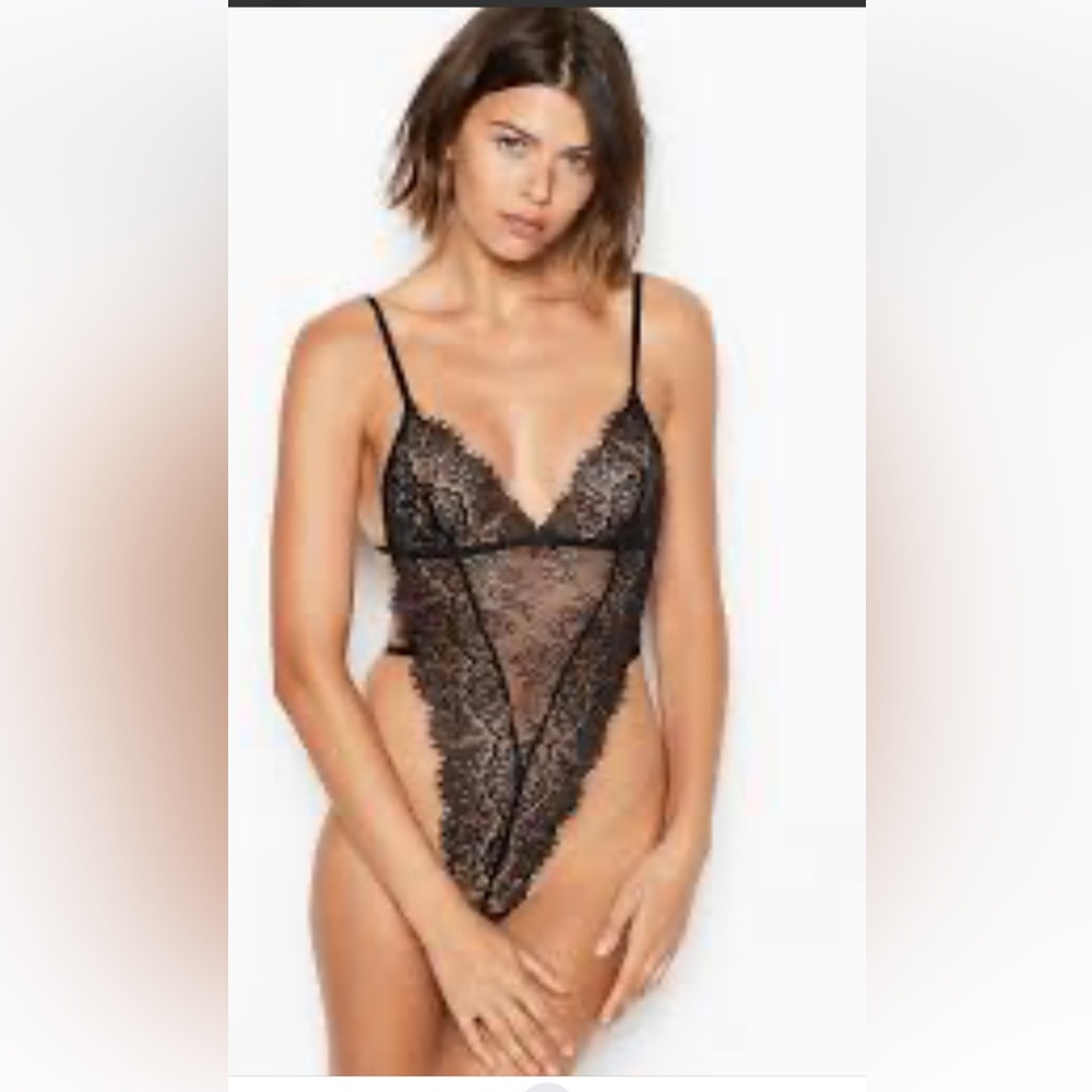 Victoria’s Secret Elegant Black Lace Bodysuit & 🎁Thong
